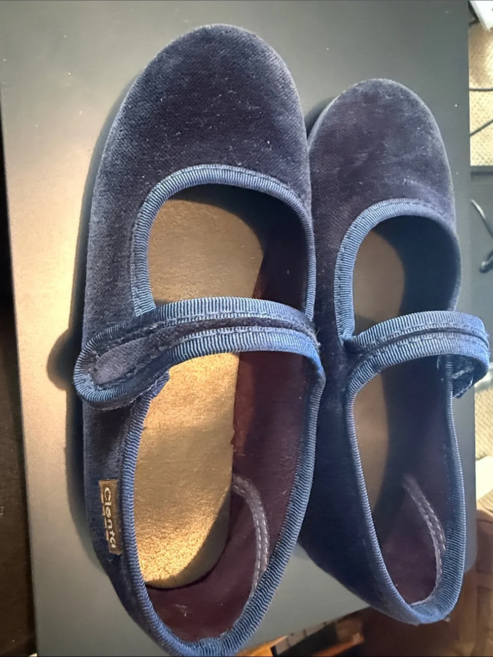 Cienta Girls' Navy Velvet Mary Jane Shoes - Classic Style worn once